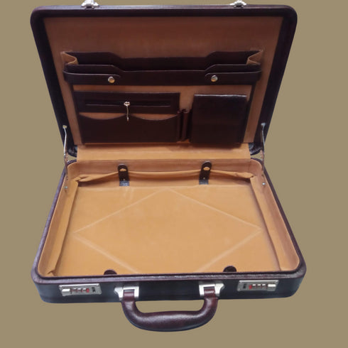 Executive Briefcase in Genuine Leather by 90 Feet